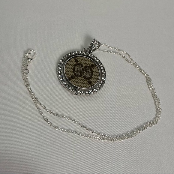 Gucci & Louis Vuitton Silver Reversible Pendant Necklace comes with 2 chains - Picture 1 of 11